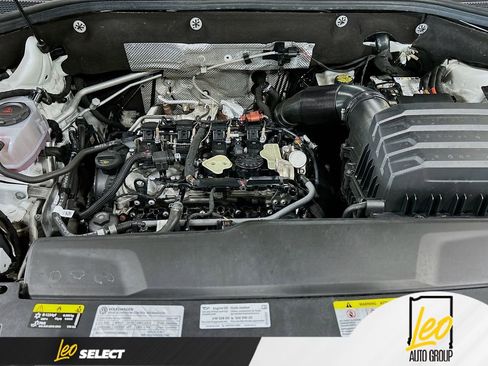 Used 2024 Volkswagen Atlas Cross Sport SEL Premium R-Line image 32