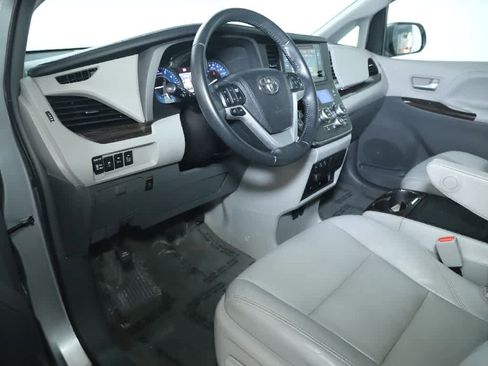 Used 2015 Toyota Sienna XLE Premium AWD/4WD image 17