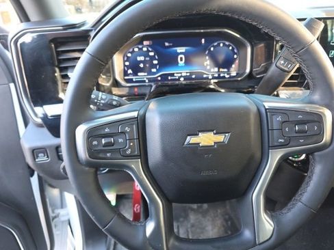 Used 2024 Chevrolet Silverado 3500 LT w/ Convenience Package image 9