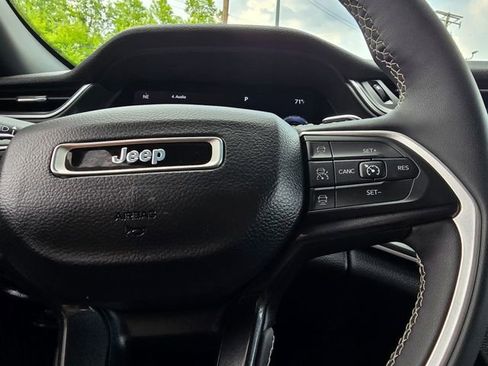 Used 2023 Jeep Grand Cherokee Altitude AWD/4WD image 16