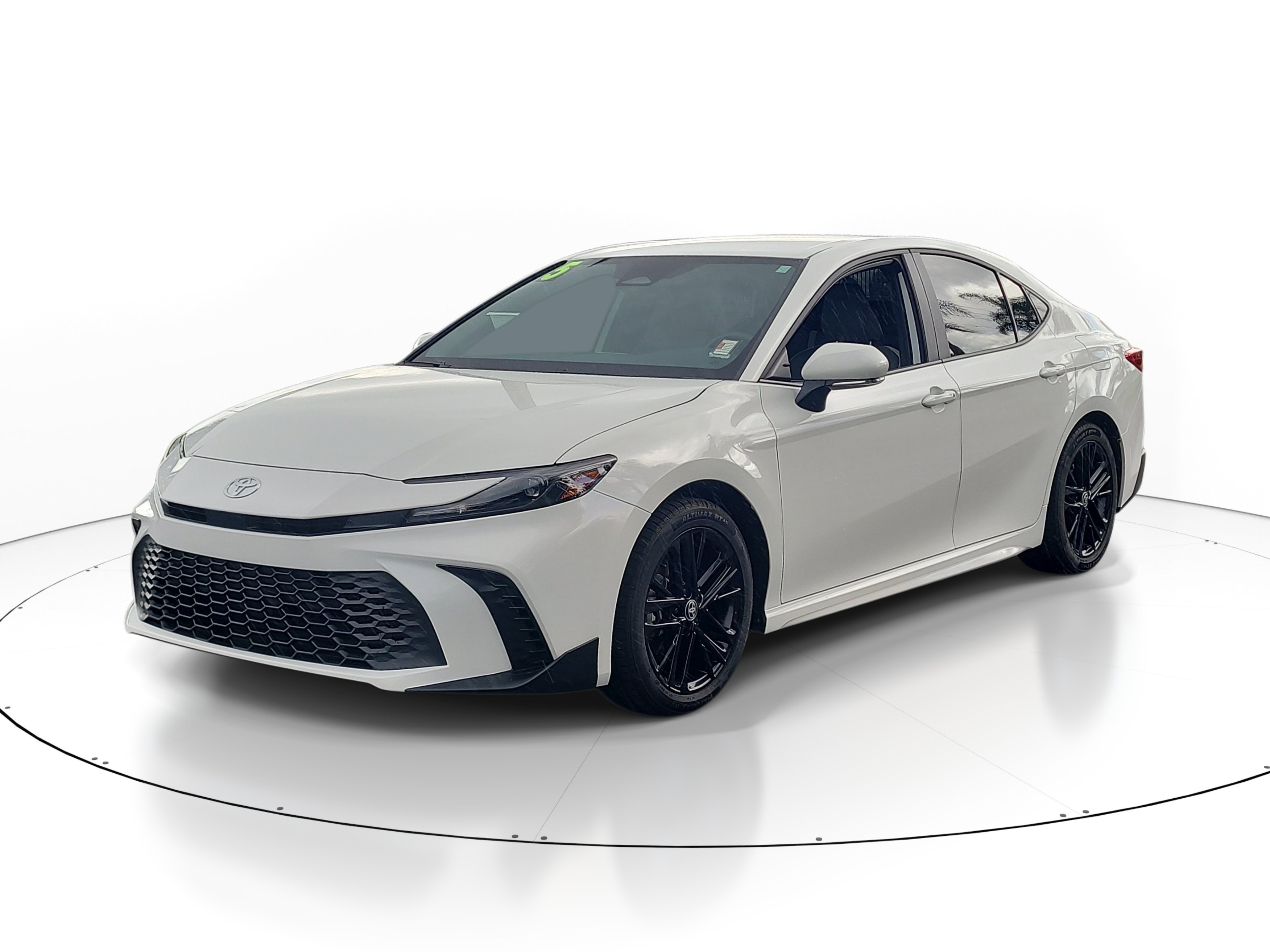 Used 2025 Toyota Camry SE FWD image 3
