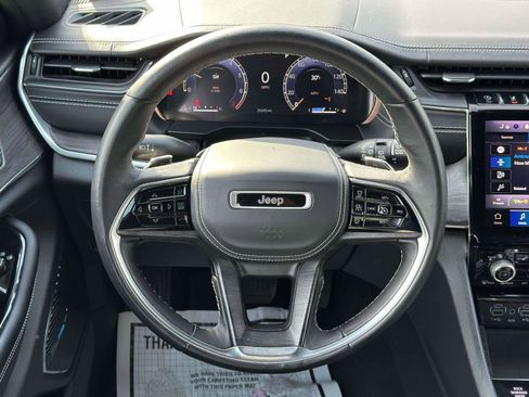 Used 2022 Jeep Grand Cherokee Overland w/ Luxury Tech Group IV image 12