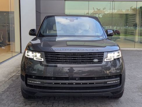 Used 2025 Land Rover Range Rover SE image 2