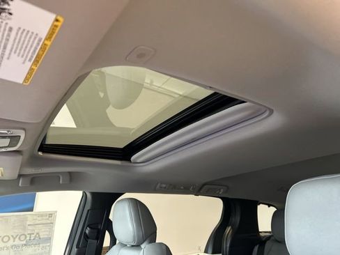 New 2026 Toyota Sienna XLE image 15