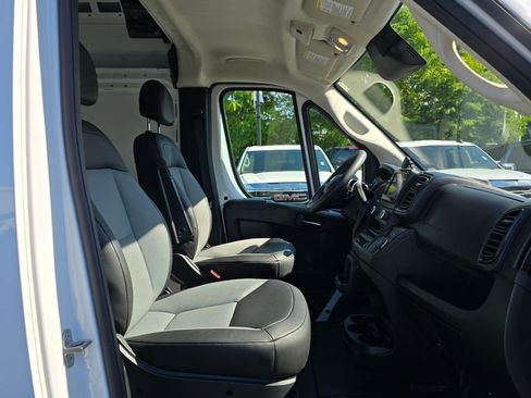 Used 2025 RAM ProMaster 2500 w/ Convenience Group FWD image 11