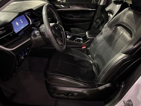 Used 2023 Jeep Grand Cherokee 4WD 4xe image 10