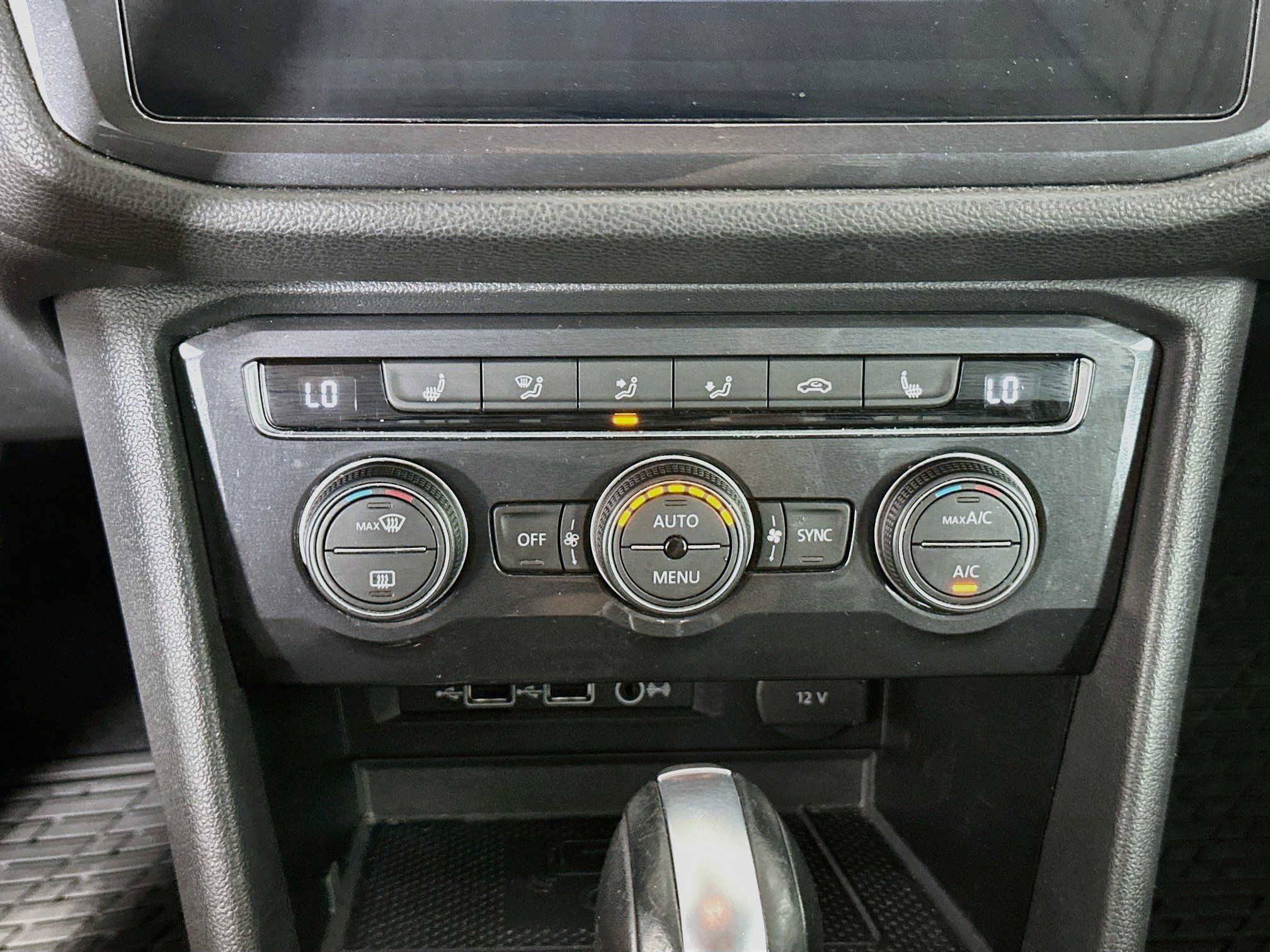 Used 2020 Volkswagen Tiguan SE FWD image 22