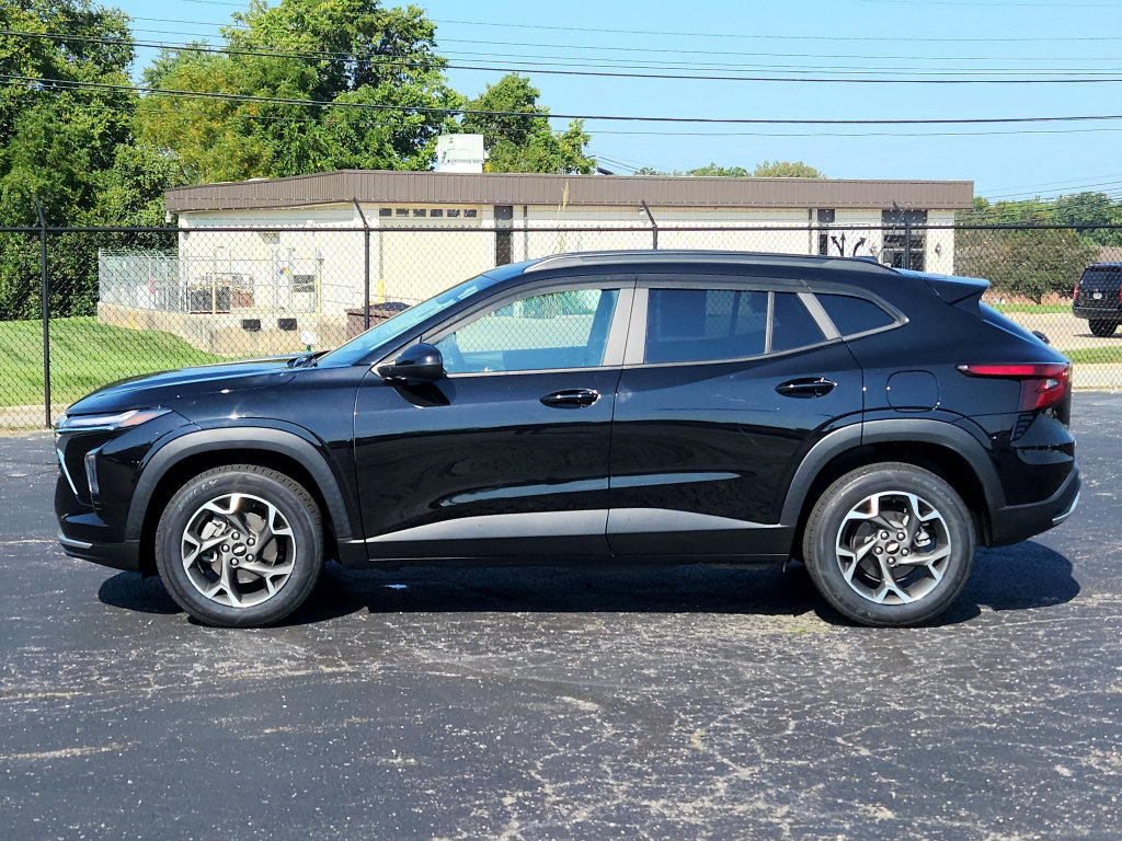 Used 2024 Chevrolet Trax LT w/ Sunroof Package FWD image 10