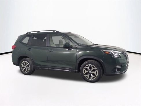 Used 2024 Subaru Forester Premium image 2