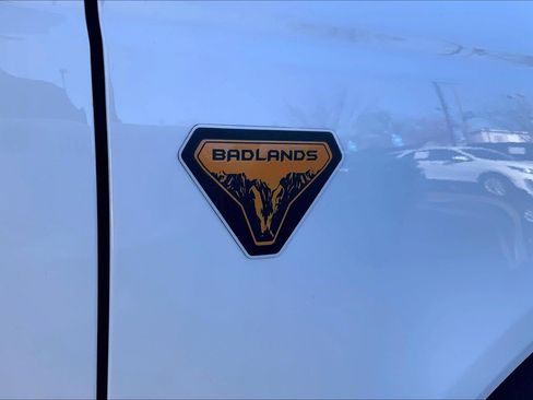 Used 2022 Ford Bronco Badlands image 16