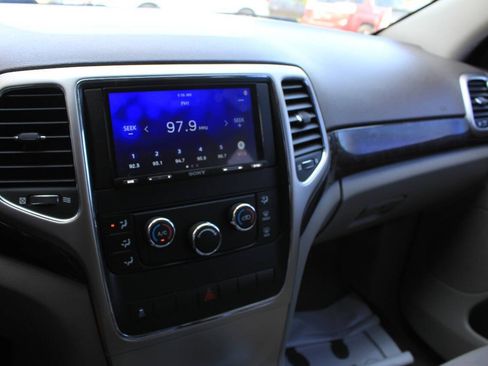 Used 2011 Jeep Grand Cherokee Laredo image 19