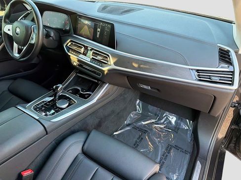 Used 2022 BMW X7 xDrive40i w/ Premium Package image 14