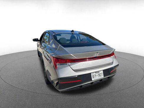Used 2025 Hyundai Elantra SEL image 8