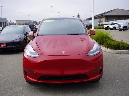 Used 2021 Tesla Model Y Long Range image 6