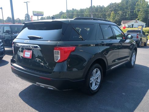 Used 2024 Ford Explorer XLT w/ Equipment Group 202A RWD image 5