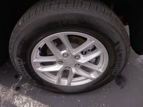 Used 2025 Jeep Grand Cherokee Laredo X w/ Luxury Tech Group I image 31