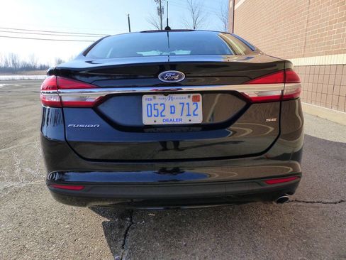 Used 2017 Ford Fusion SE image 8
