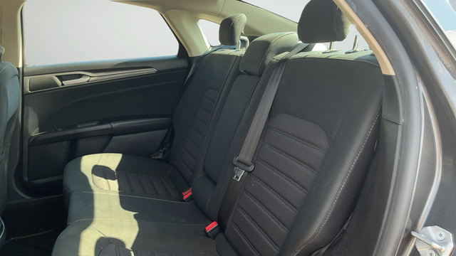 Used 2020 Ford Fusion SE FWD image 22