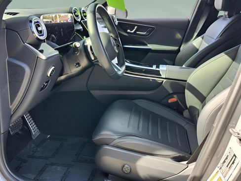 Certified 2025 Mercedes-Benz GLC 300 4MATIC image 9
