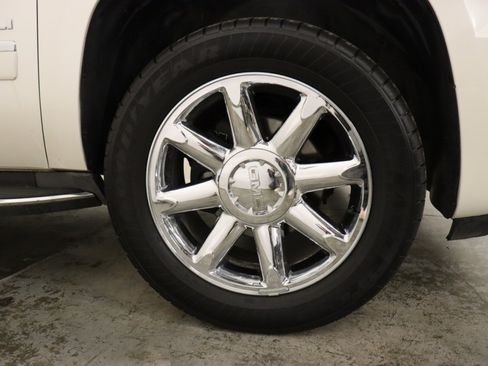 Used 2011 GMC Yukon Denali AWD/4WD image 25