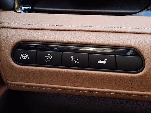 Used 2025 INFINITI QX80 Sensory image 23