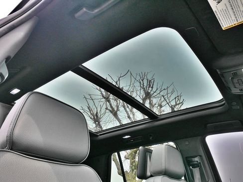 Used 2022 GMC Yukon Denali w/ Denali Ultimate Package image 15