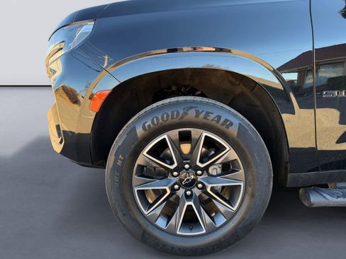 Used 2021 Chevrolet Suburban Z71 w/ Luxury Package image 9