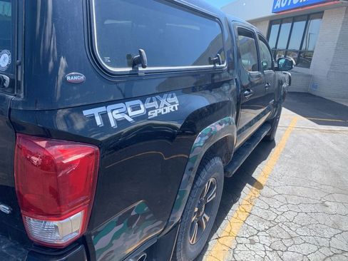 Used 2017 Toyota Tacoma TRD Sport w/ Tow Package (A/T) AWD/4WD image 3