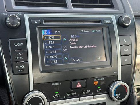Used 2014 Toyota Camry SE FWD image 17