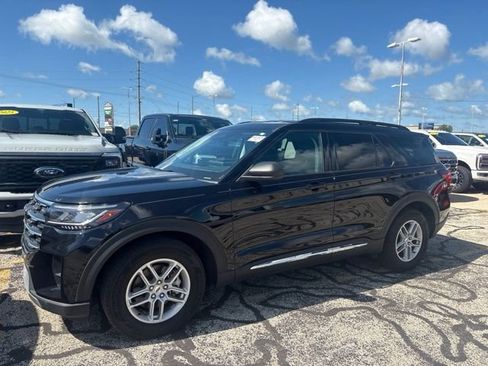 Used 2025 Ford Explorer Active w/ Active Comfort Package RWD image 1