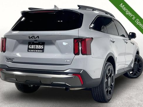 Used 2025 Kia Sorento SX AWD/4WD image 2