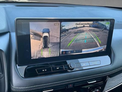 Used 2024 Nissan Rogue Platinum FWD image 18