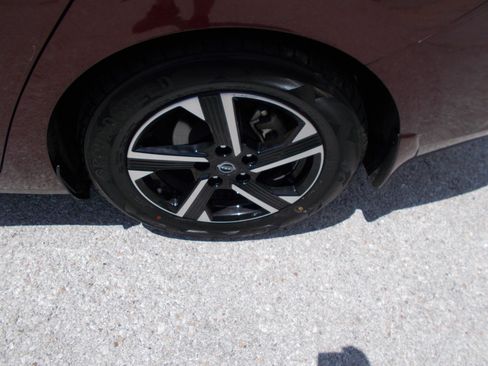 Used 2024 Nissan Sentra SV FWD image 17