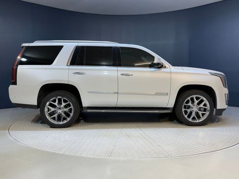 Used 2018 Cadillac Escalade Luxury image 8