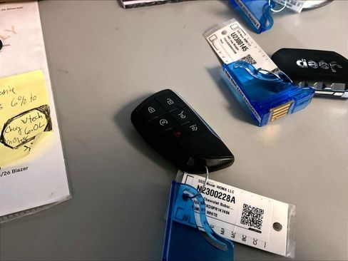 Used 2023 Chevrolet Suburban LT w/ Luxury Package image 31