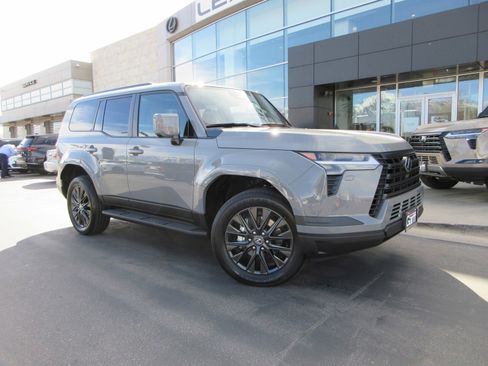 Used 2026 Lexus GX 550 550 Premium w/ Cold Area Package image 13