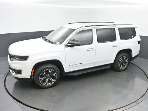 Used 2023 Jeep Wagoneer Series III w/ Preferred Equipment Group AWD/4WD image 39