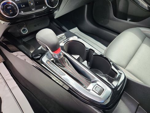 Used 2024 Chevrolet Trax RS w/ Sunroof Package image 35