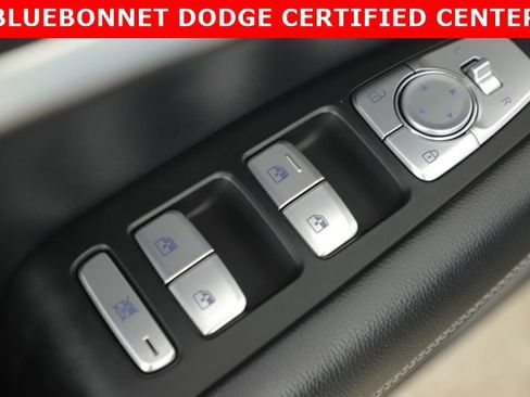 Used 2023 Genesis G70 2.0T image 9