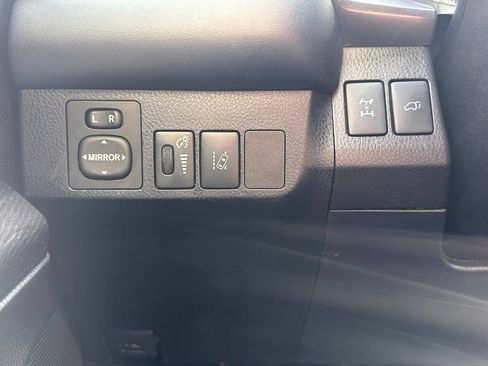 Used 2018 Toyota RAV4 SE w/ Power Extra Value Package AWD/4WD image 32