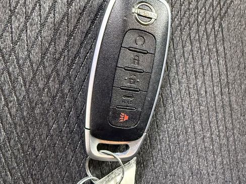 Used 2025 Nissan Rogue SV image 25