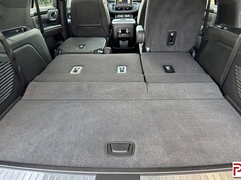 Used 2024 GMC Yukon AT4 w/ Technology Package AWD/4WD image 17