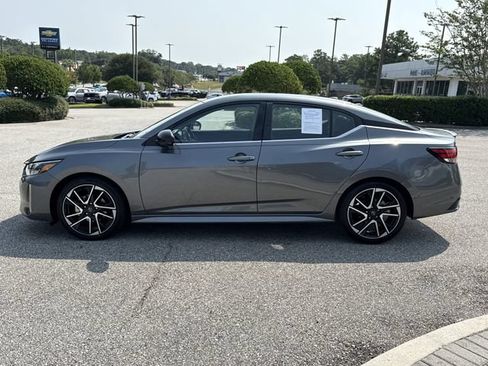 Used 2025 Nissan Sentra SR FWD image 6