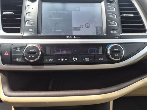Used 2015 Toyota Highlander Limited AWD/4WD image 30