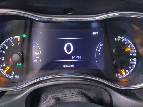 Used 2019 Jeep Grand Cherokee Laredo w/ 18" Wheel & 8.4" Radio Group image 23