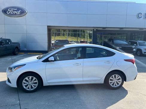 Used 2021 Hyundai Accent SE FWD image 4