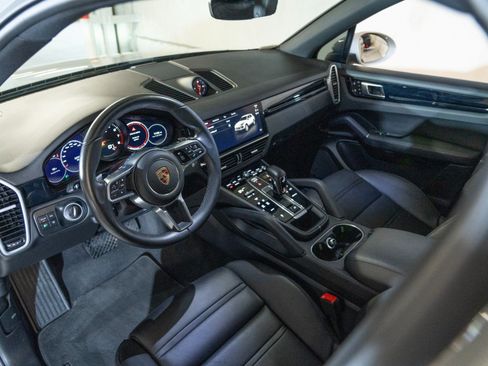 Certified 2023 Porsche Cayenne AWD/4WD image 4