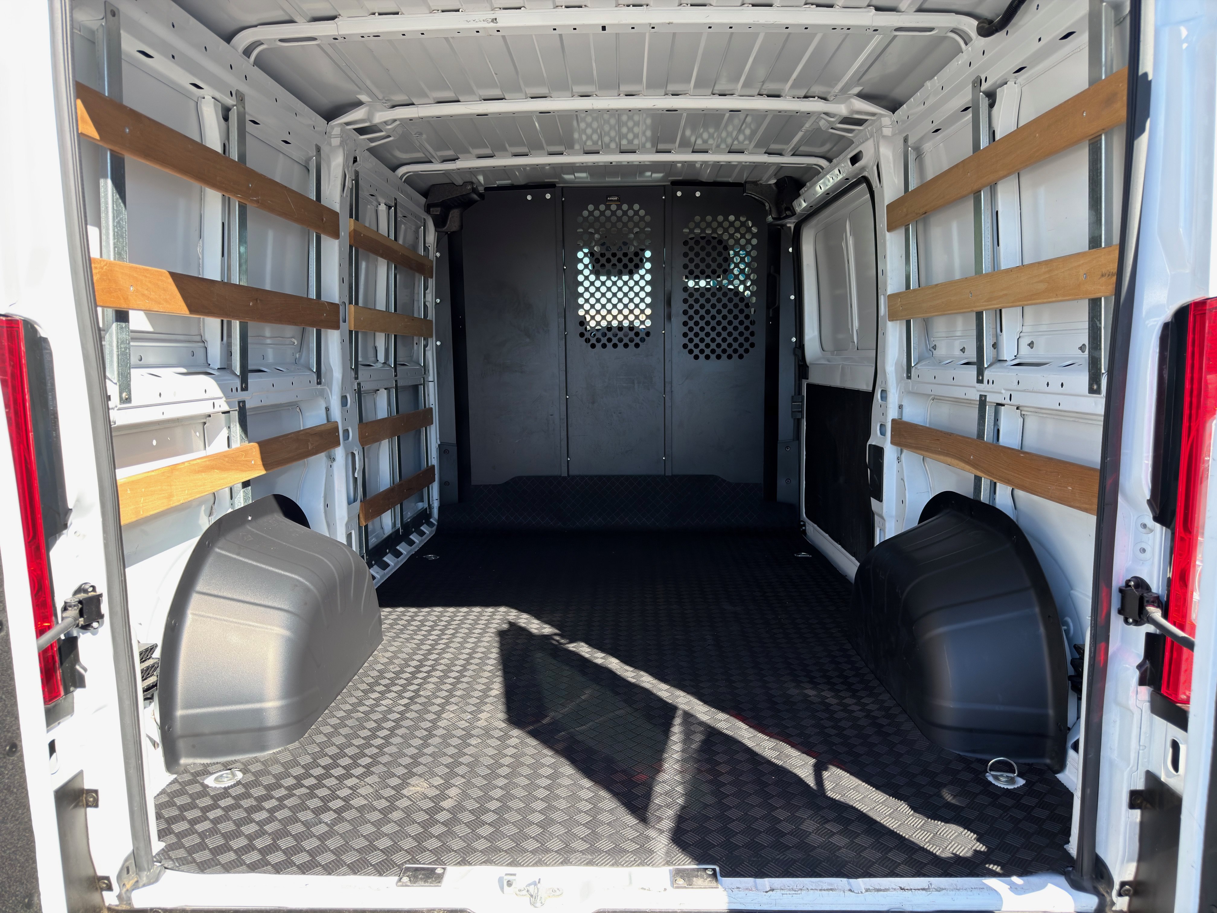 Used 2025 RAM ProMaster 2500 w/ U-Haul Equipment Group FWD image 18