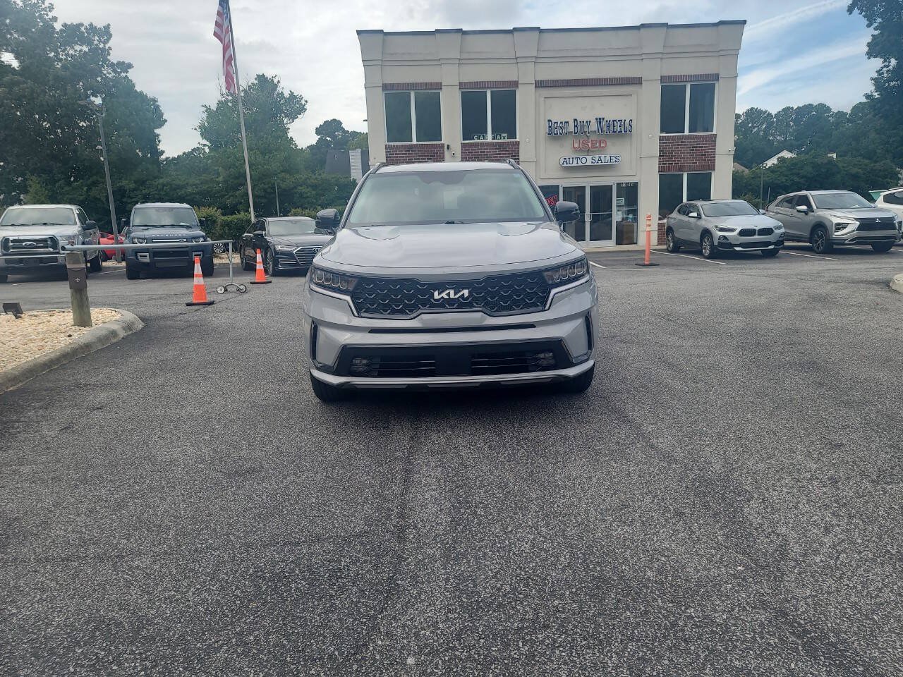 Used 2023 Kia Sorento EX FWD image 2
