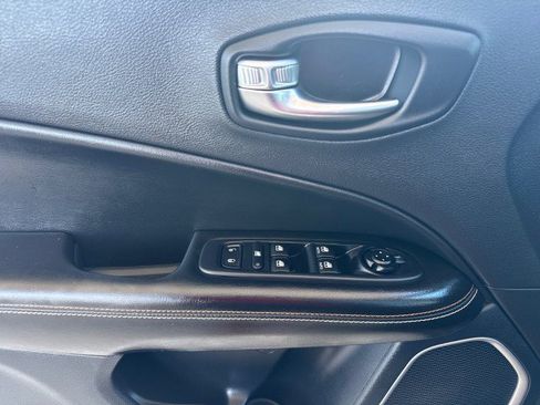 Used 2021 Jeep Compass Latitude w/ Sun and Sound Group AWD/4WD image 9